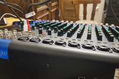 302